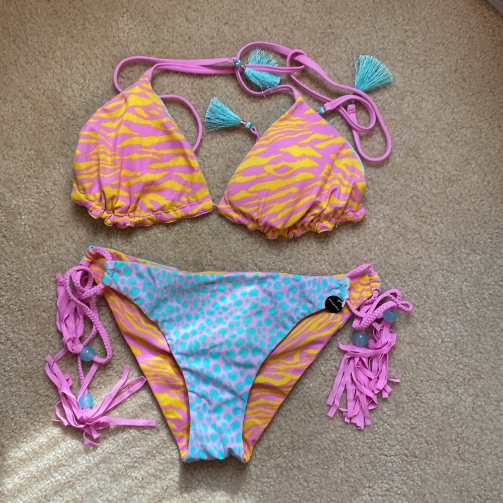 NEVER WORN SEXY 🩷 Victoria’s Secret Animal Print Reversible Bikini Set